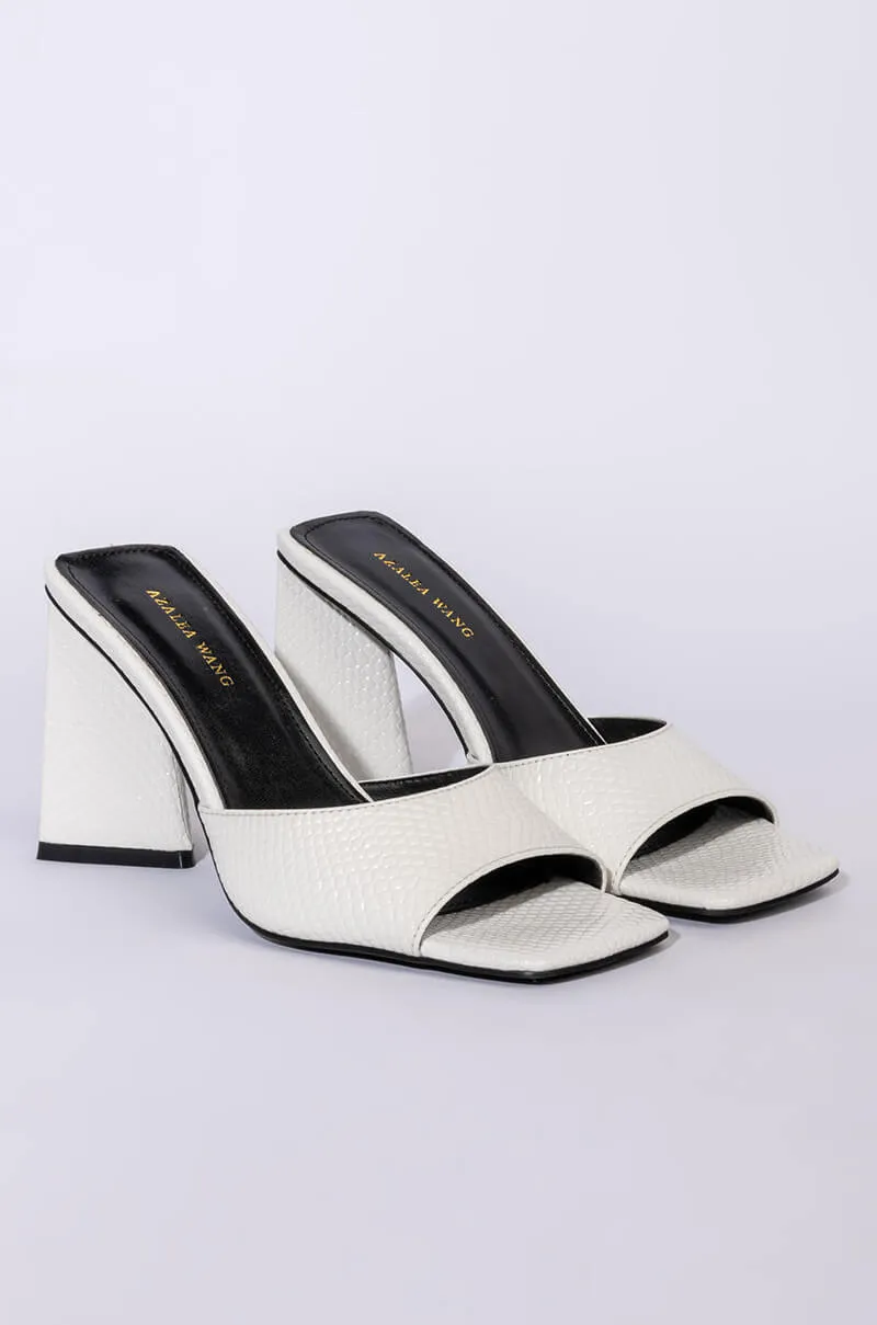 AZALEA WANG WORK FOR IT CHUNKY SANDAL IN WHITE