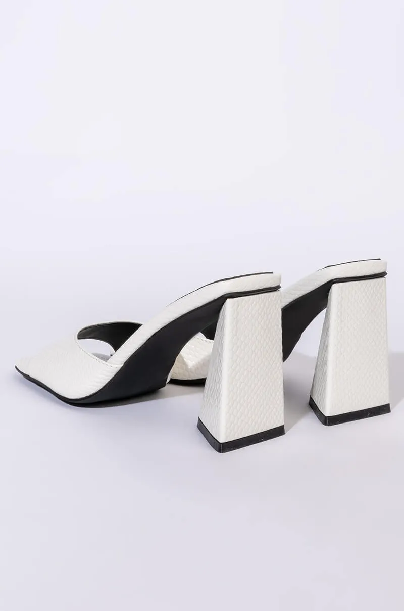 AZALEA WANG WORK FOR IT CHUNKY SANDAL IN WHITE