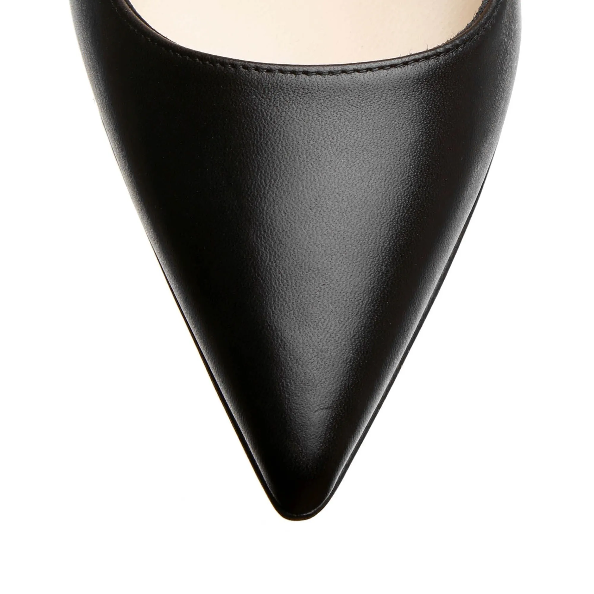 BB70 black leather pumps