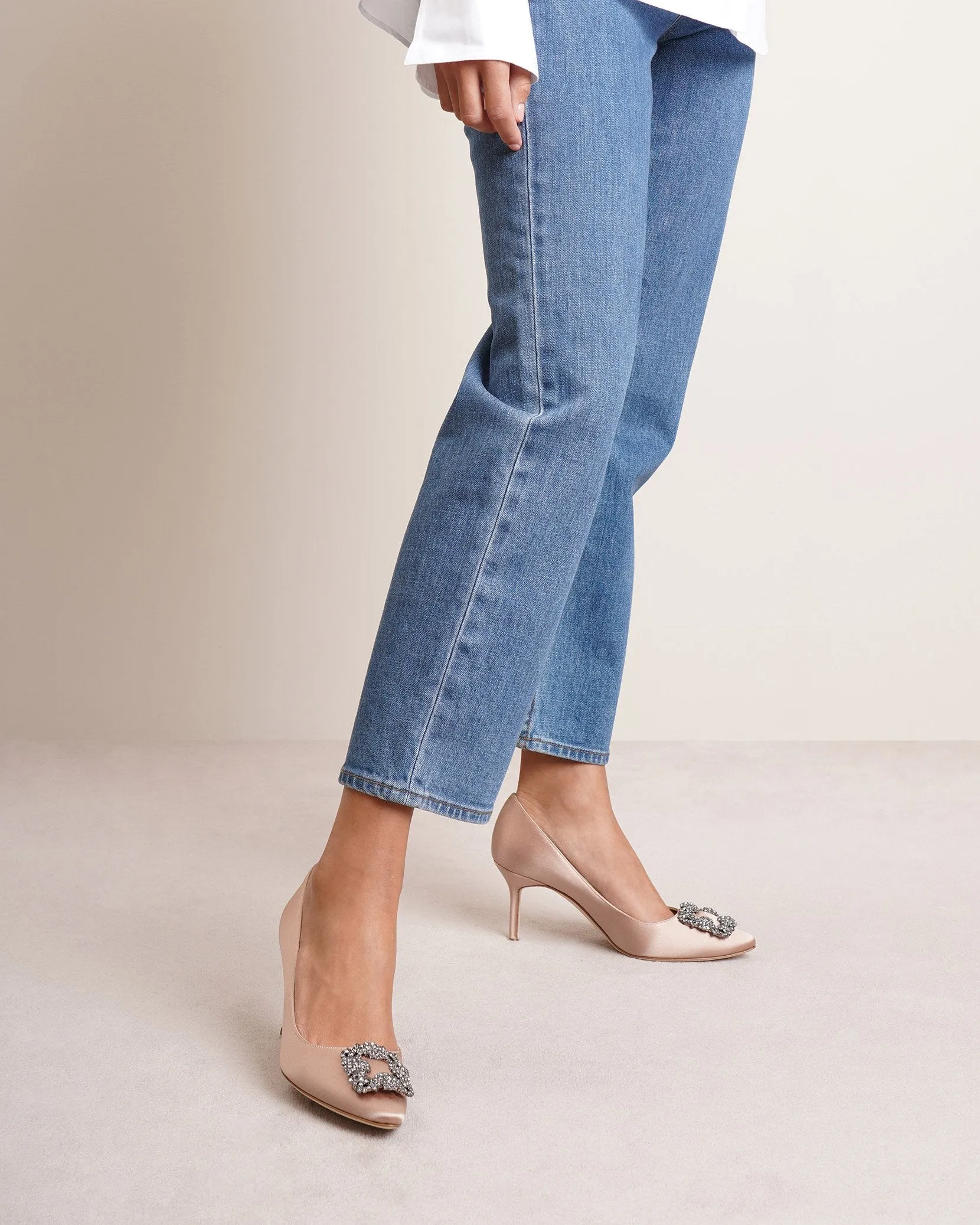 Hangisi 70 beige rose satin pumps