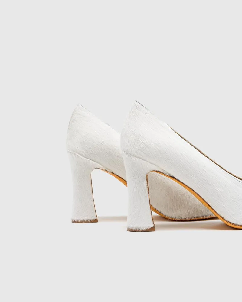 Isa Pump in White