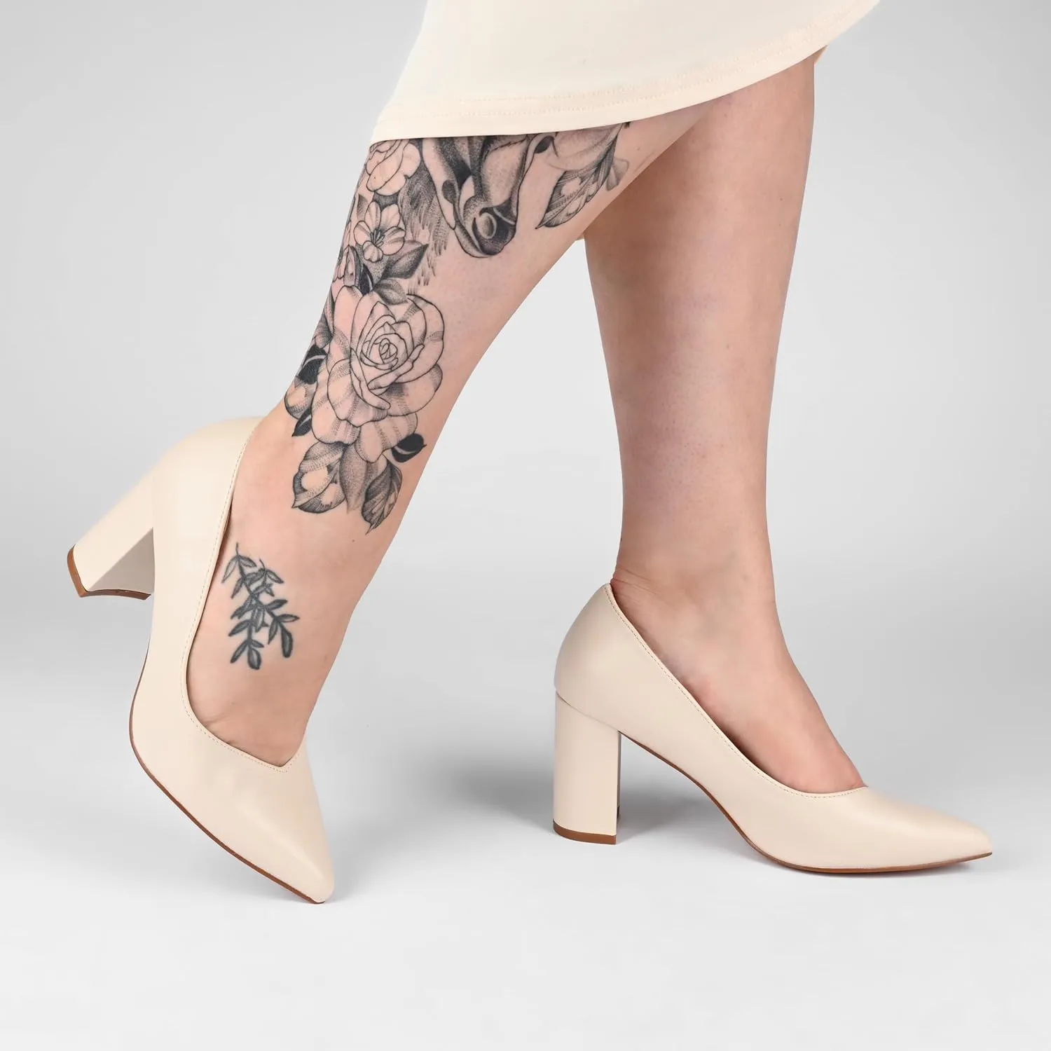 Journee Women's Supernatural Shades Comfort Foam Simonne Pumps