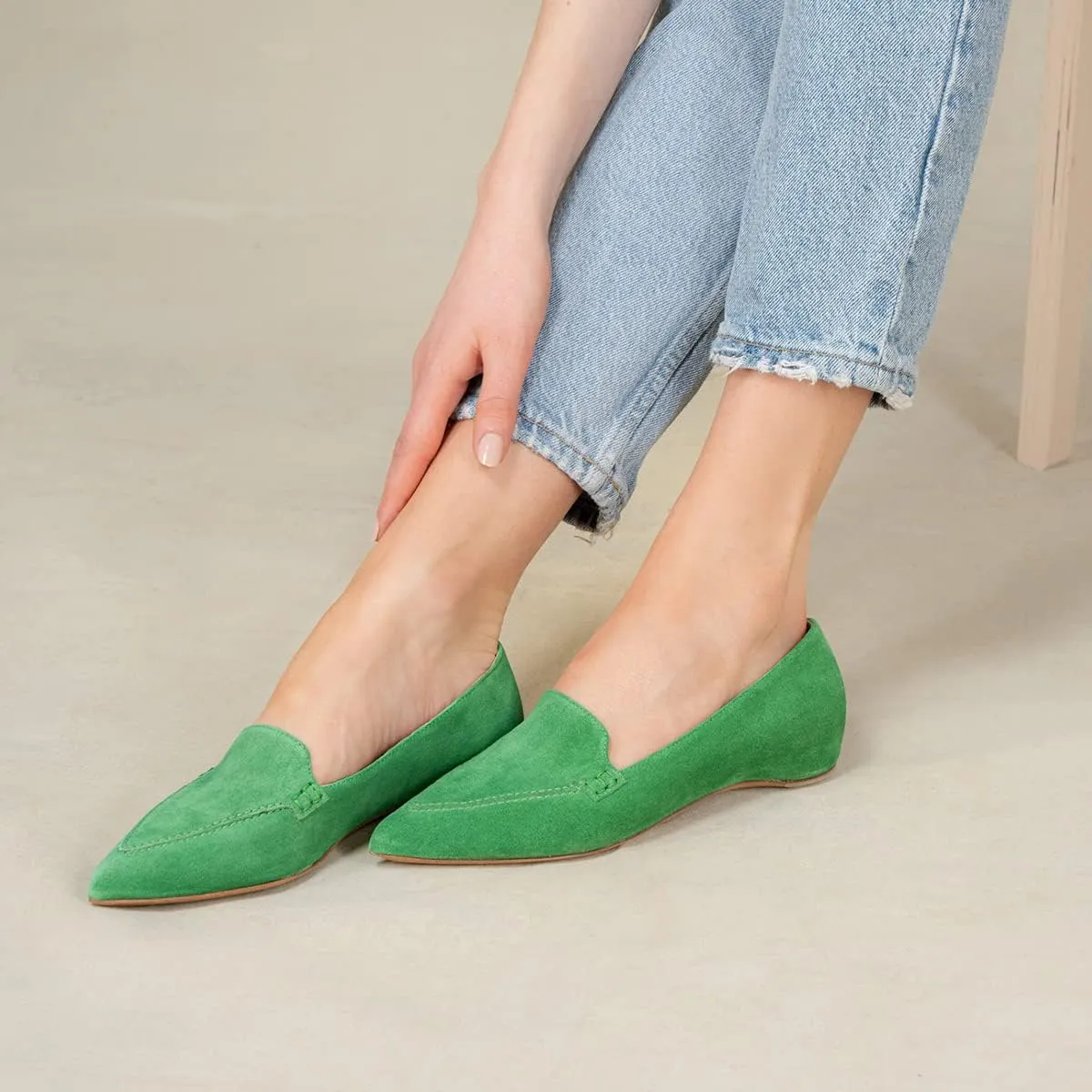 LEHOOR Women Casual Pointed Toe Loafer Flats Shoes Slip On Suede Penny Loafers Flat Heel Closed Pointy Toe Driver Coach Office Loafers Crocodile Snakeskin Flats Dressy Comfort Fall Retro 4-11 M US