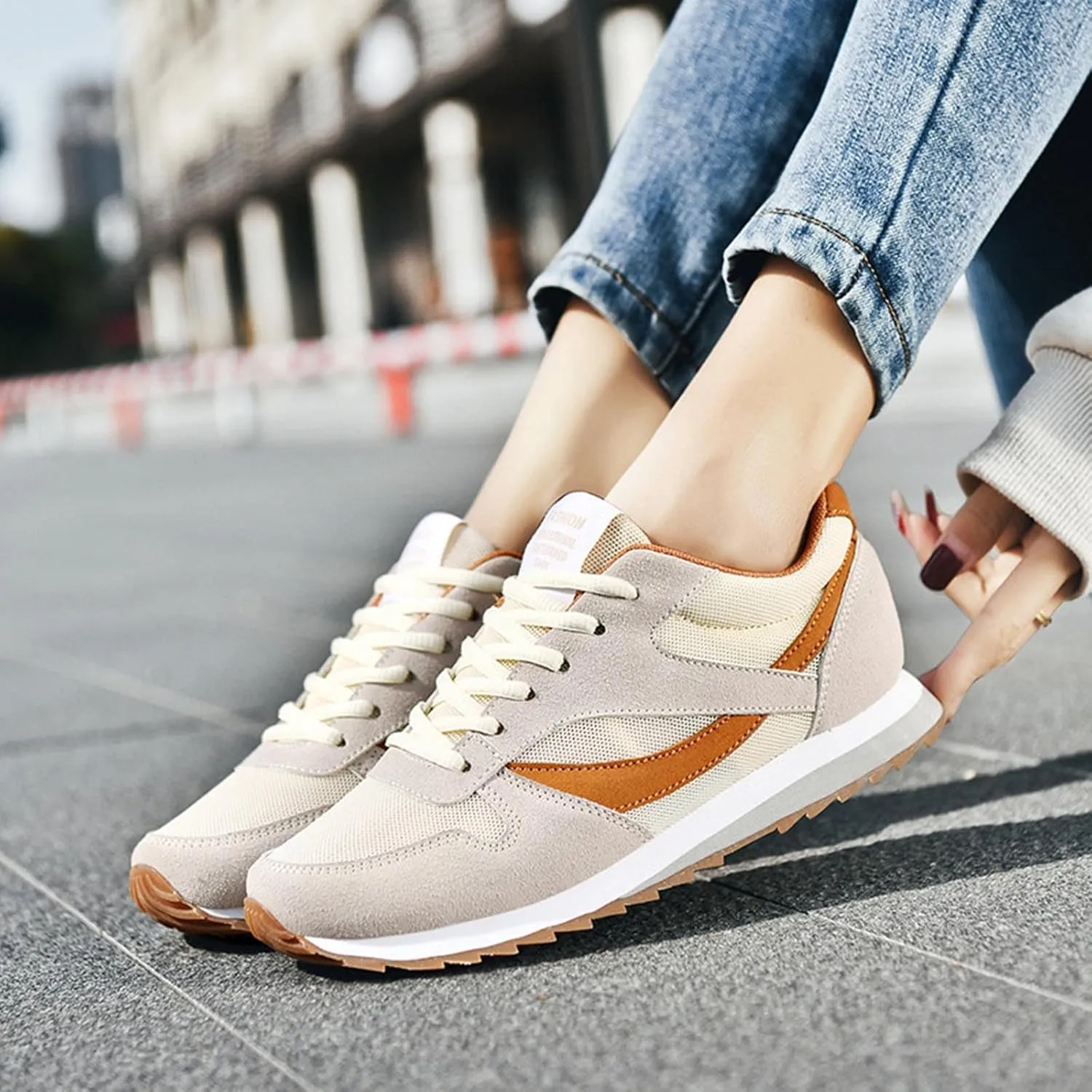 Lightweight Shoes Fashion Lady Flying Woven Breathable Wear Cushion Sneakers