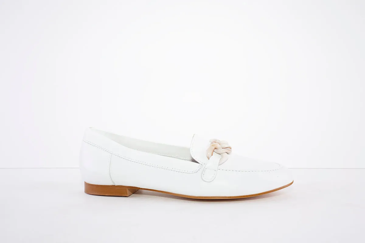 MARIA JAEN - 4015 FASHION LOAFER WITH CHAIN DETAIL - WHITE LEATHER