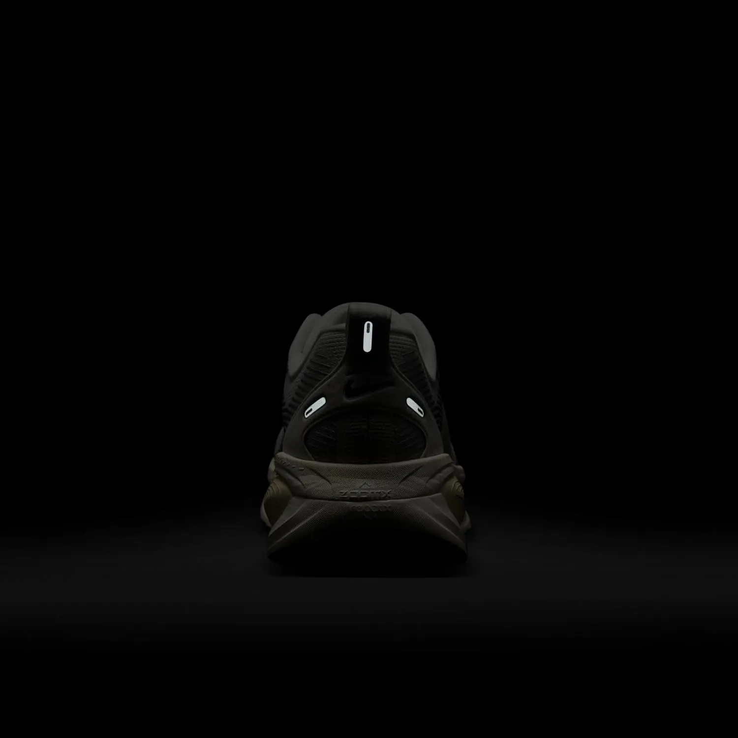 NIKE Men's Sneaker