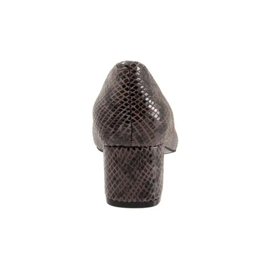 Trotters Women's Kari Pump, Dark Grey Snake, 8.5 Wide