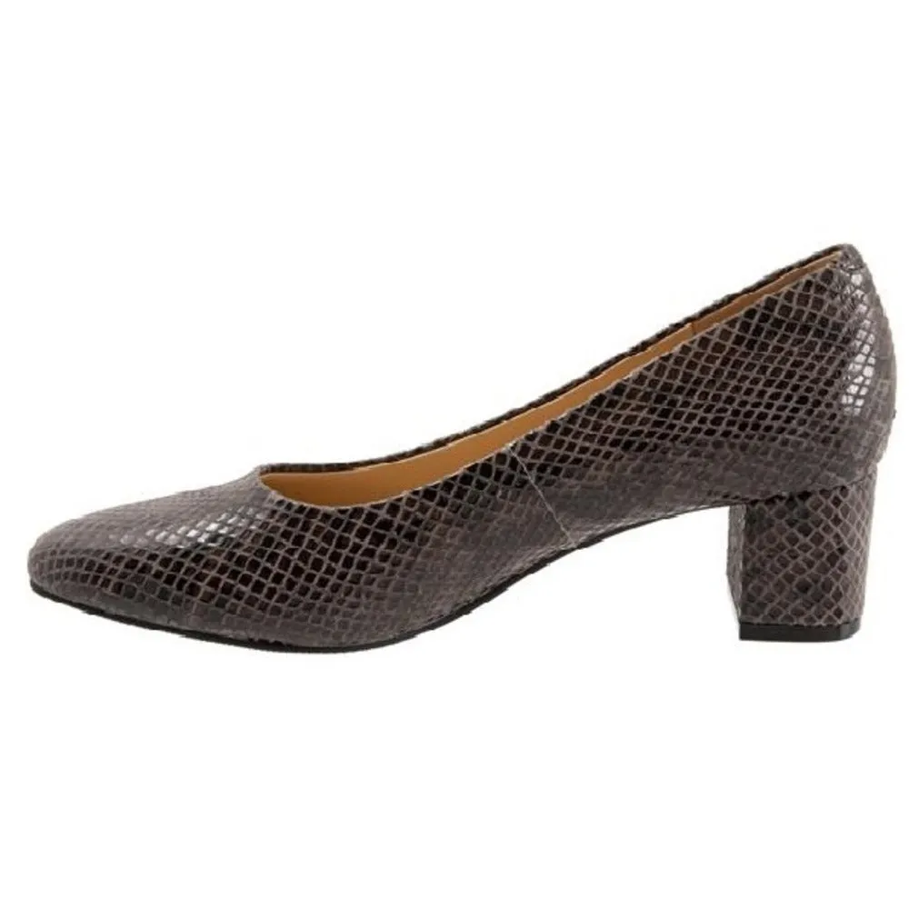 Trotters Women's Kari Pump, Dark Grey Snake, 8.5 Wide