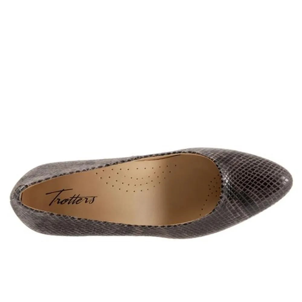 Trotters Women's Kari Pump, Dark Grey Snake, 8.5 Wide