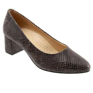 Trotters Women's Kari Pump, Dark Grey Snake, 8.5 Wide