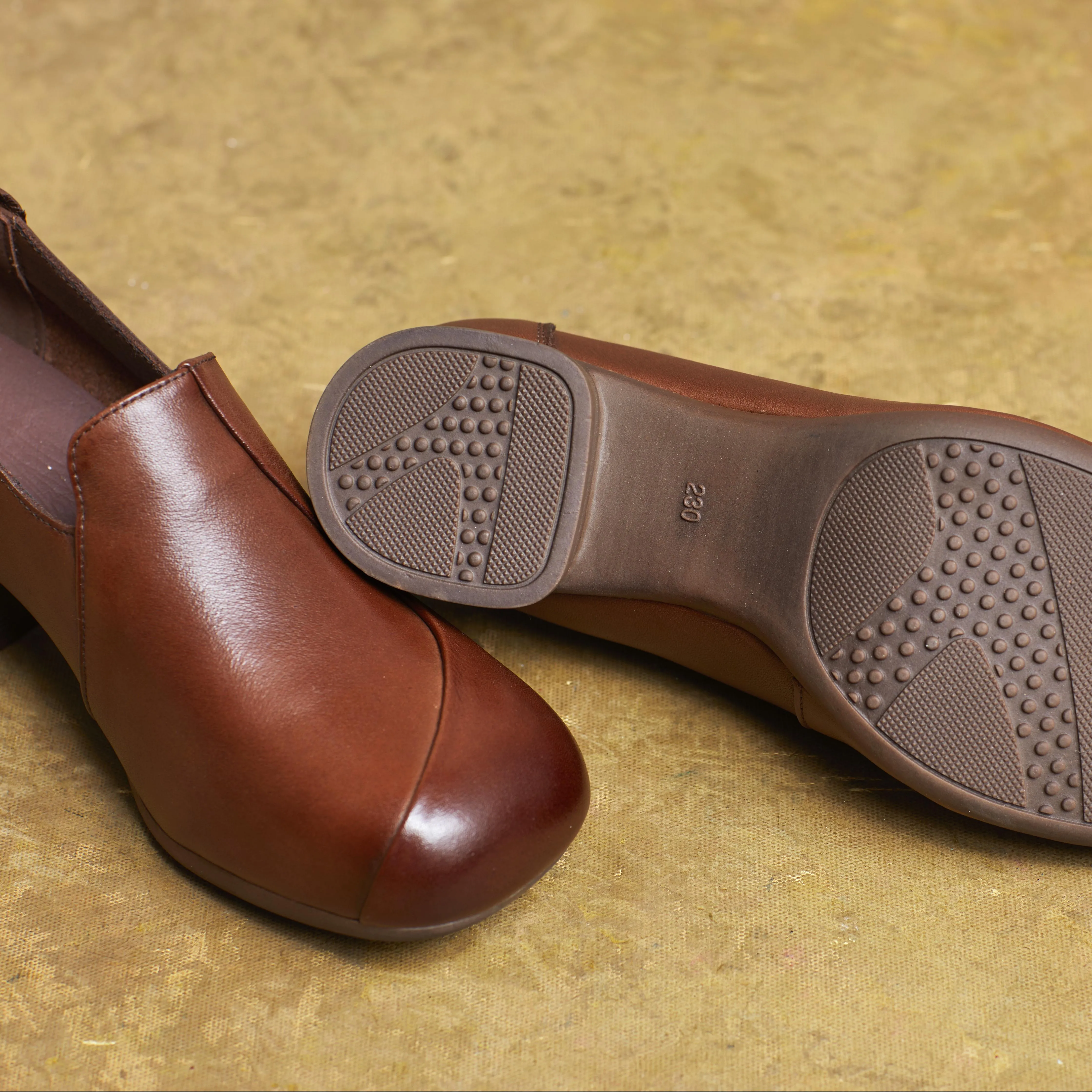 Women's Handmade Leather Vintage Block Heel Mid Heel Pump